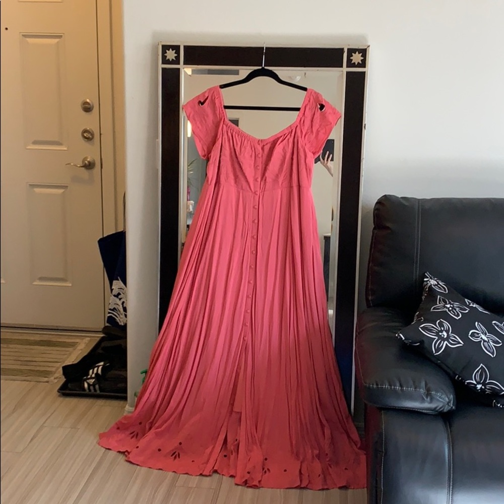 Long maxi, great for formal or fantastical events